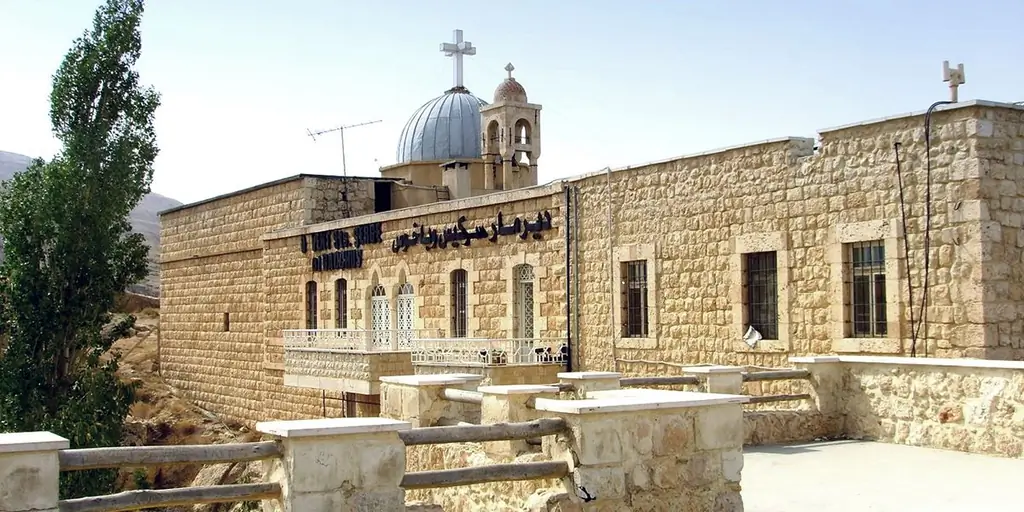 Где находятся самые старые церкви в Азии?