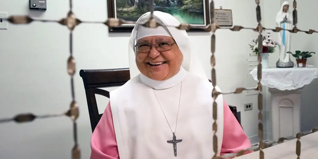 Краткое руководство по обращению к католическому духовенству и религиозным