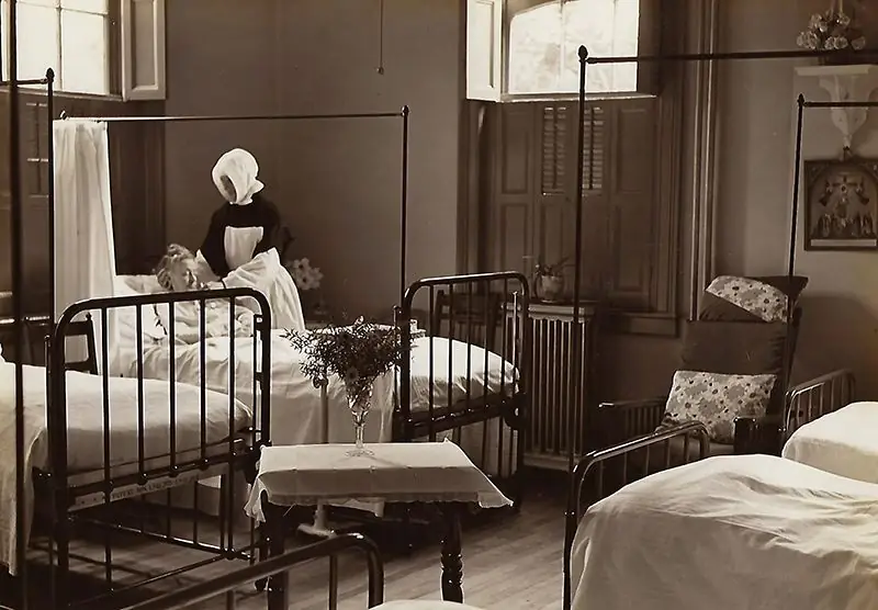 МАЛЕНЬКАЯ СЕСТРА БЕДНЫХ, БУШВИК, БРУКЛИН