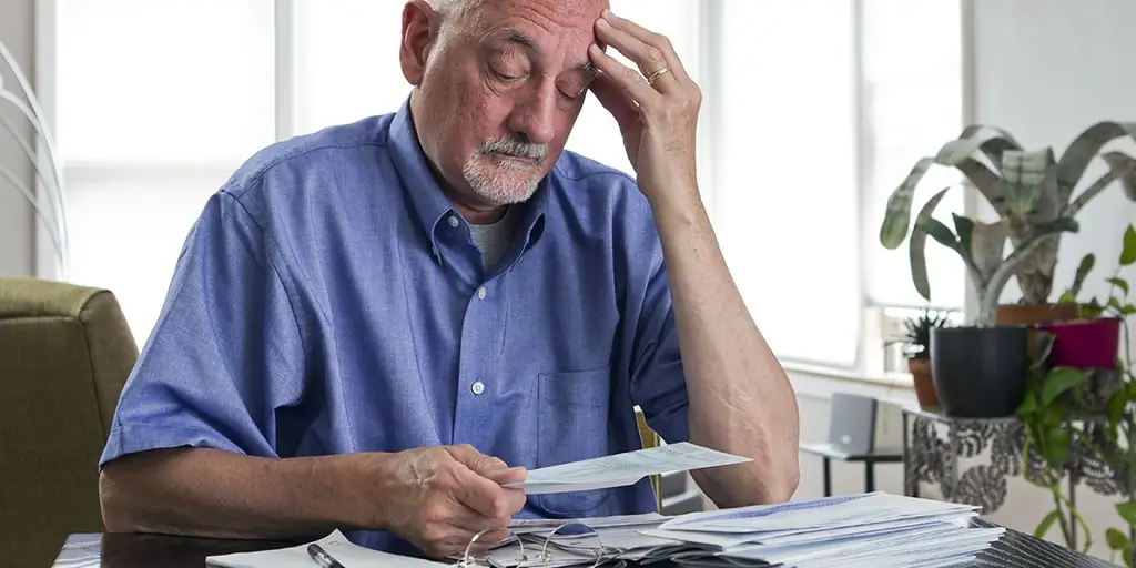 Исследование показало, что 56% взрослых американцев сталкивались с трудностями из-за медицинских расходов