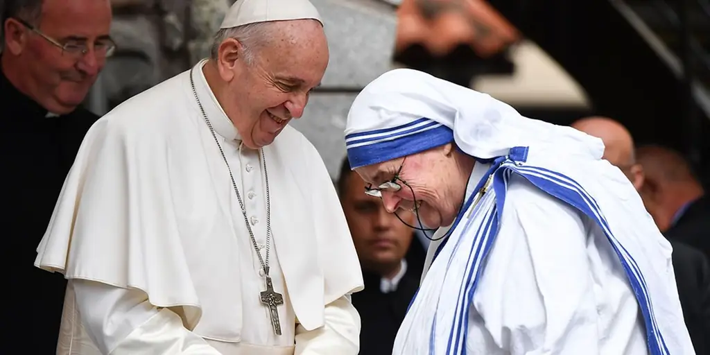 We'мы всегда оскорбляем друг друга! Папа Римский говорит, что вместо этого мы должны следовать за монахинями Матери Терезы'