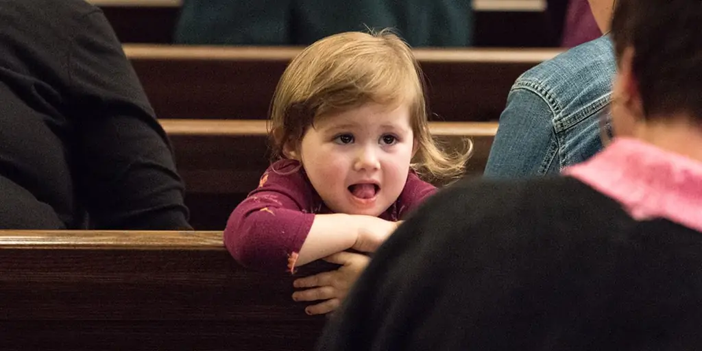 Этот простой предмет может значительно облегчить проведение мессы с вашими детьми