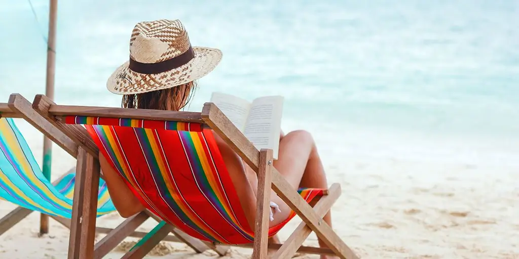 10 католических романов, которые стоит взять с собой на пляж этим летом