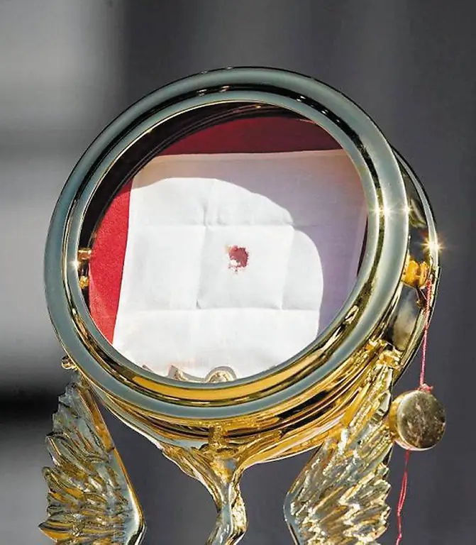 Сокровища Церкви: передвижная экспозиция реликвий вызывает волнение и преданность