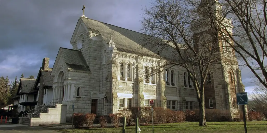 Smithsonian ставит район Divine Mercy на первое место в списке «Лучшие малые города»