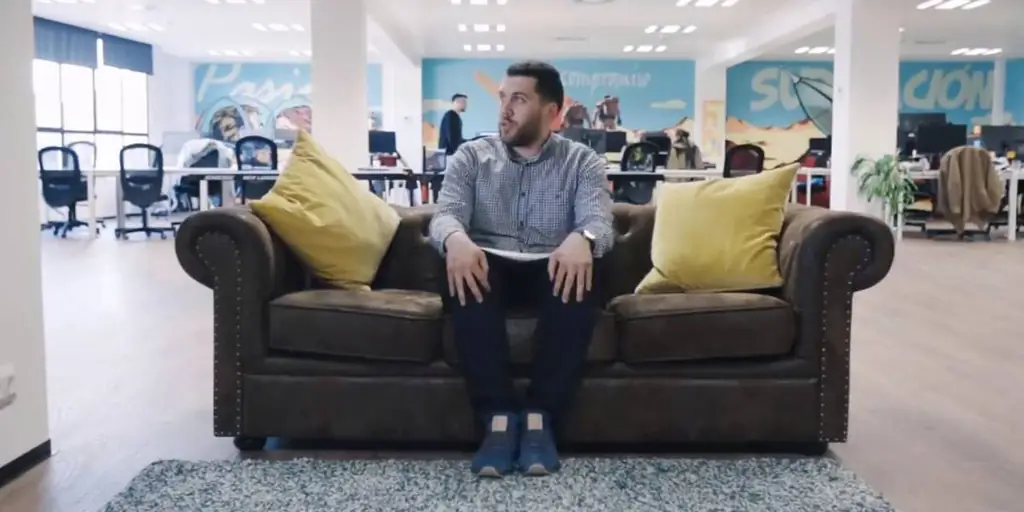 26-летний мужчина использует YouTube для борьбы с возрастной дискриминацией на рабочем месте