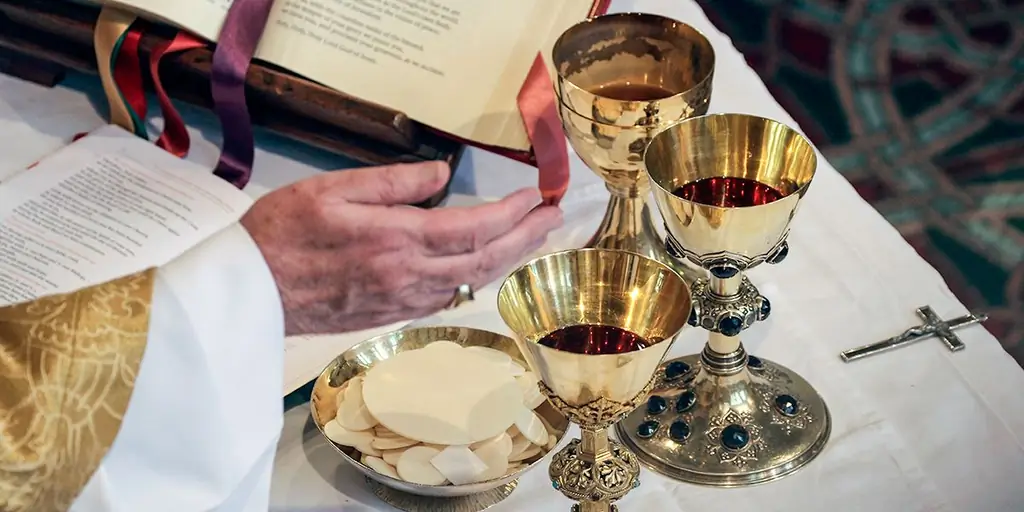 Размышляйте о любви к Богу с помощью этой молитвы, призывающей Драгоценную Кровь Иисуса