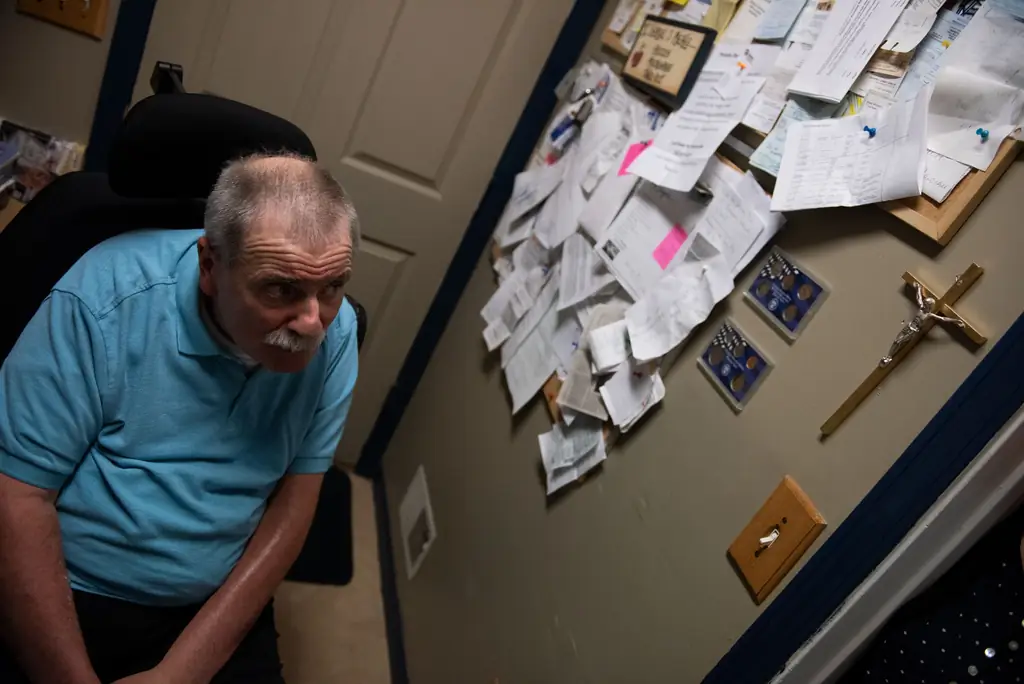 ТОНИ ЛОМБАРДО, ЭНТОНИ, РАССЕЯННЫЙ СКЛЕРОЗ, САМОУБИЙСТВО