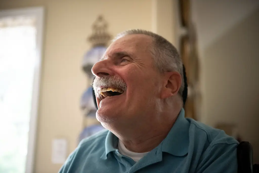 ТОНИ ЛОМБАРДО, ЭНТОНИ, РАССЕЯННЫЙ СКЛЕРОЗ, САМОУБИЙСТВО