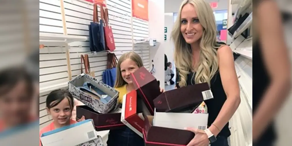 Как решение одной женщины's скупить обувной магазин превратилось в общественное мероприятие