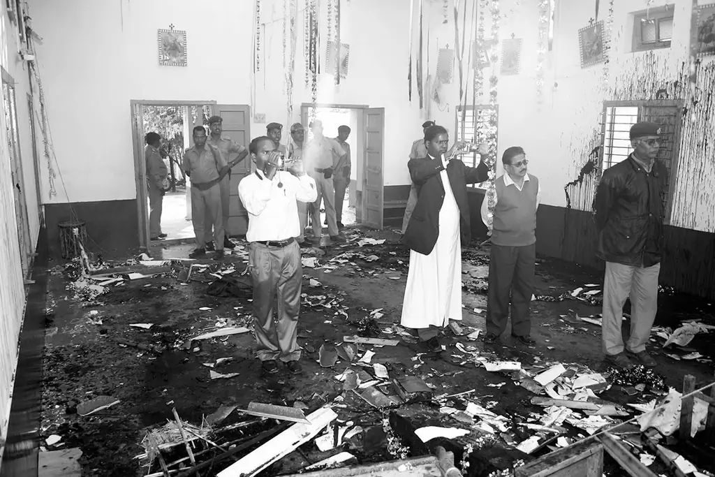 web3-1-spectator-police-at-sarasananda-church-courtesy