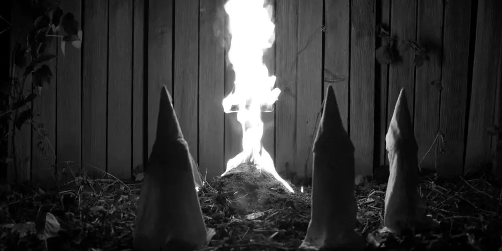 Ку-клукс-клан против католиков: печальная глава в американской истории