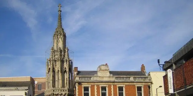 The Eleanor Crosses: британский королевский роман, запечатленный в камне