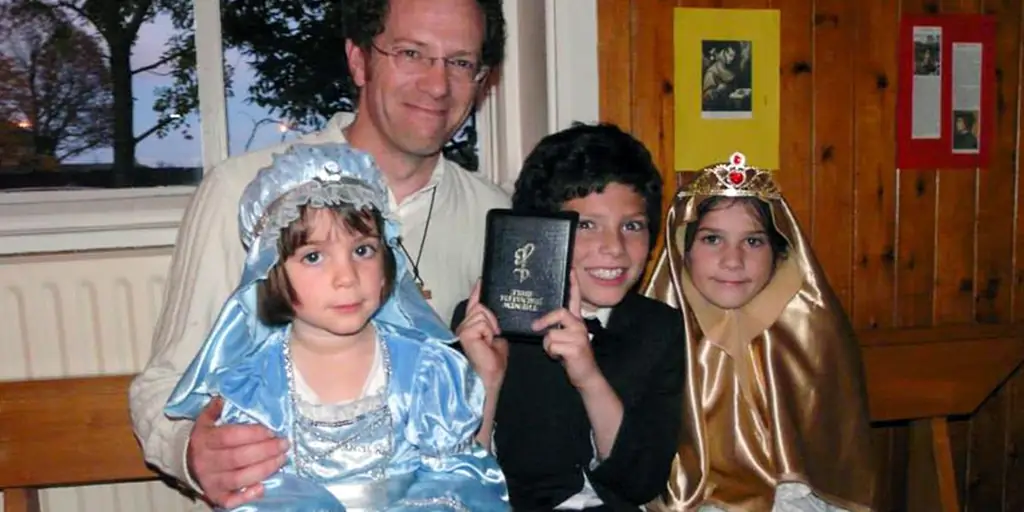 Из земли кельтов Night of Light очищает корни Halloween's