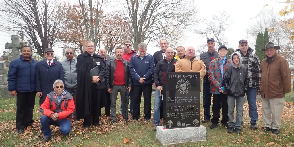 Рыцари Колумба установили надгробие для абортированных младенцев