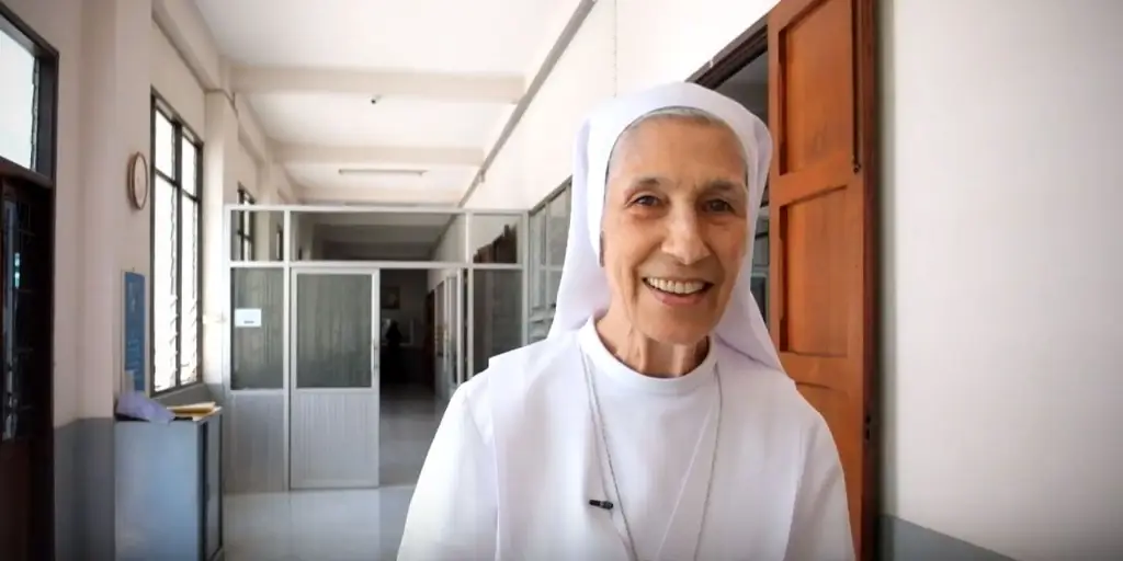 Папа' монахиня-миссионерка-двоюродная сестра переводит ему в Таиланде