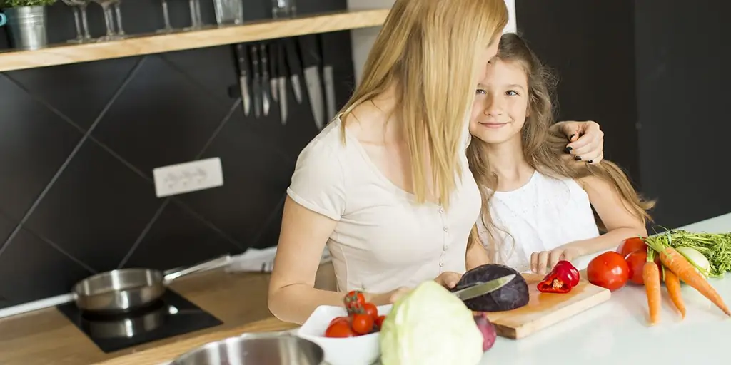 Беспокоитесь о наборе веса во время праздников? Попробуйте эту стратегию, прежде чем сесть на диету
