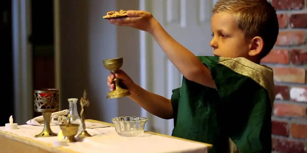 ИСАИЯ СЛУШАЕТ МЕССУ