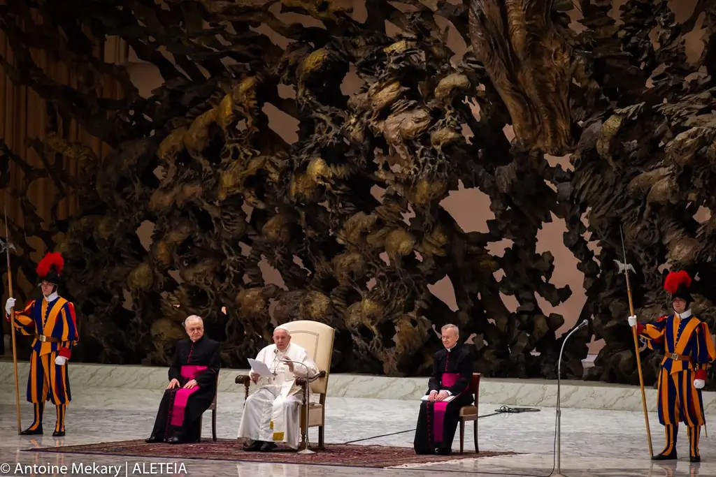 АУДИТОРИЯ ПАПА