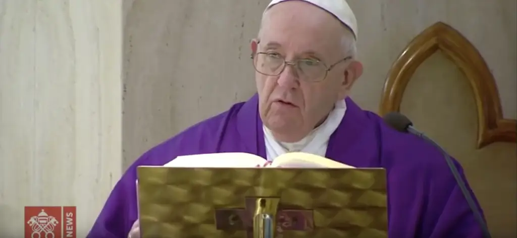 Папа молится за священников' мужество, когда они приносят Евхаристию тем, кто болен