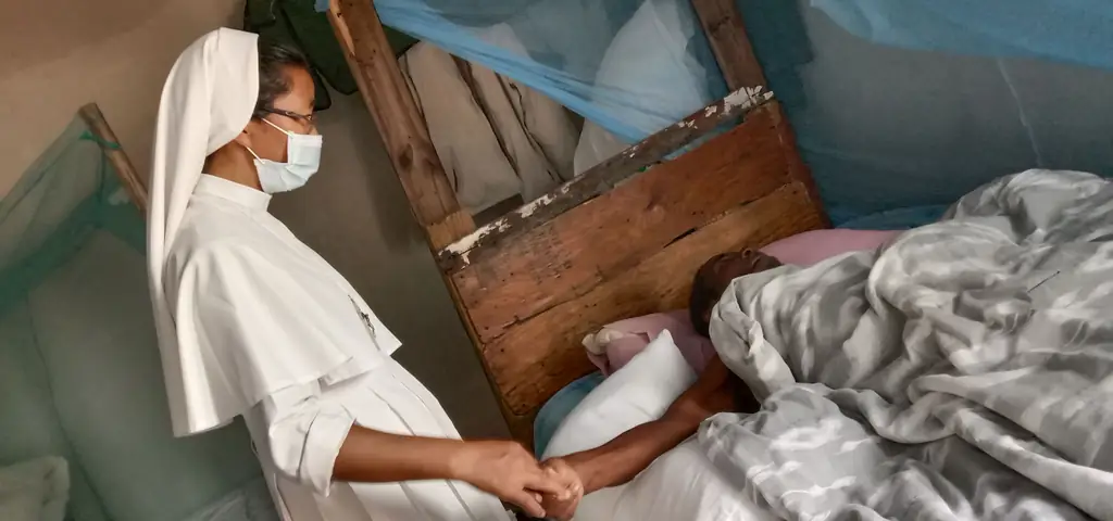 Помощь нуждающейся церкви помогает священникам и верующим бороться с коронавирусом