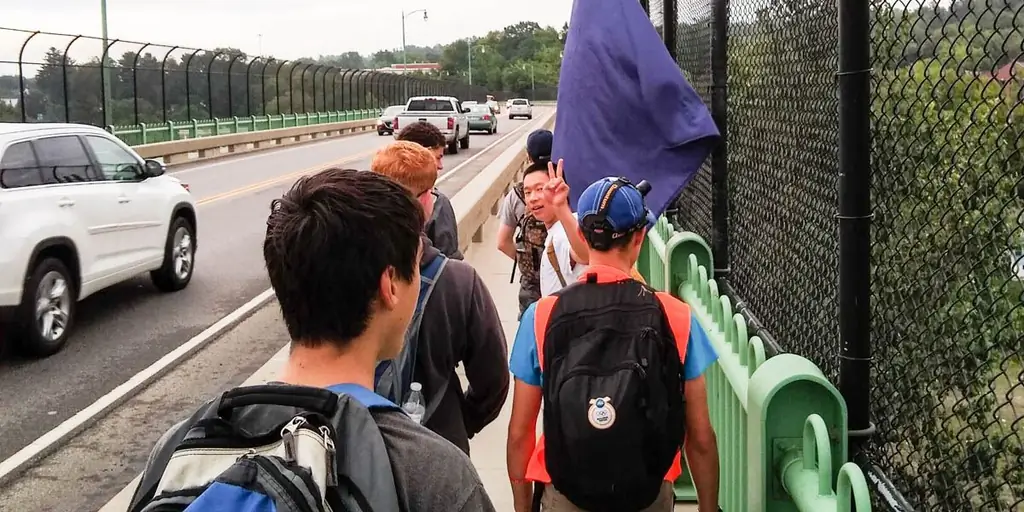 Подростки организуют и проводят 4-дневное паломничество для сверстников, борющихся с депрессией