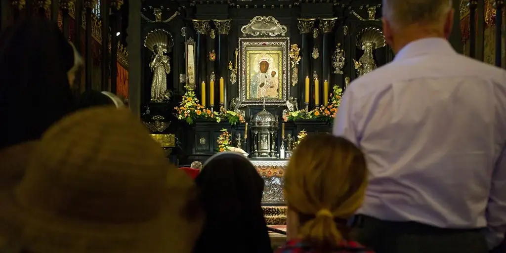 Почему Яснагурская святыня является одним из самых популярных мест паломничества в Польше?