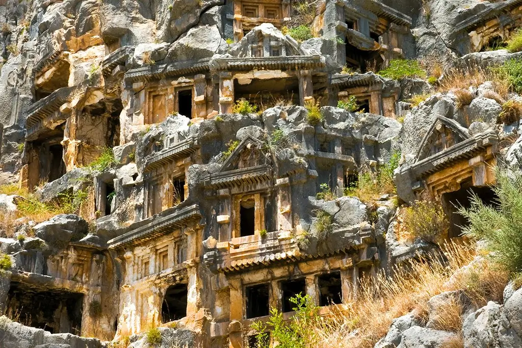 Турецкий городок, где Святитель Николай преподнес дары, стал местом паломничества россиян