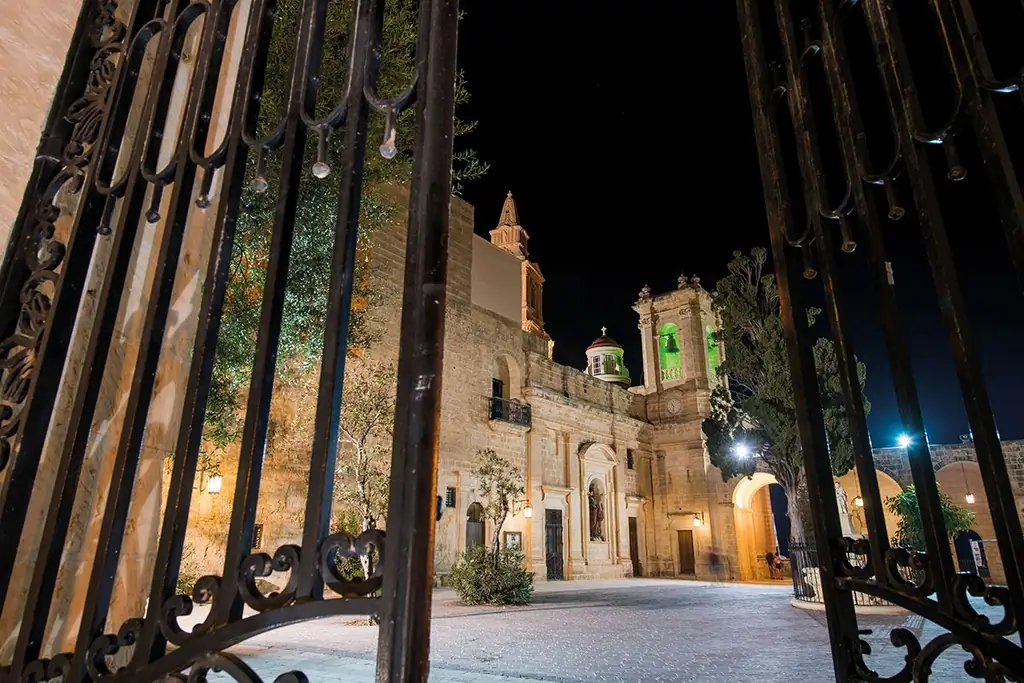 web3-mellieha-святилище-ночью-1