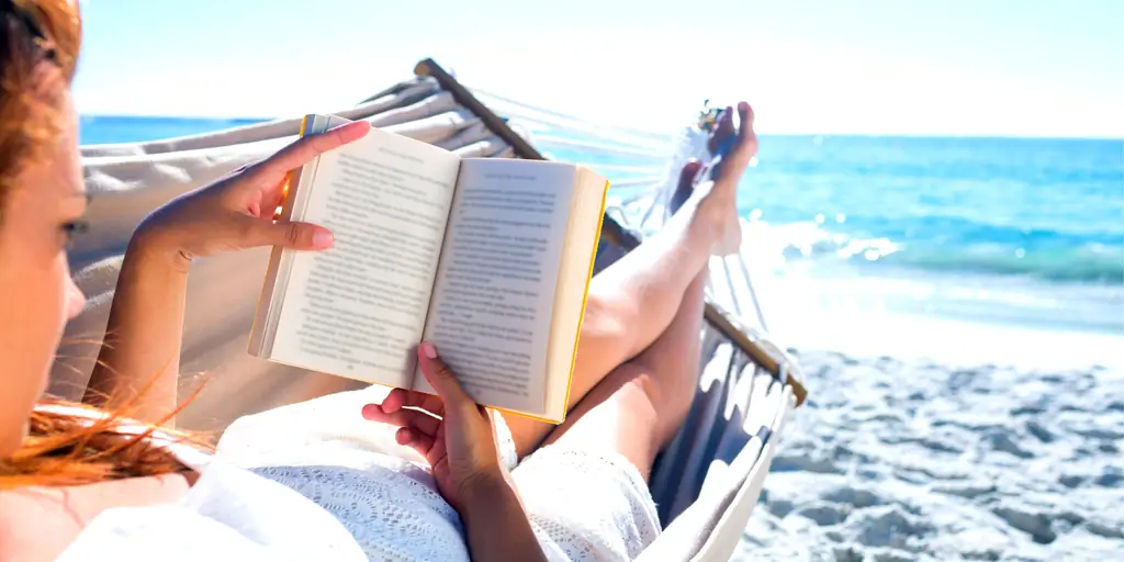 12 Отличные пляжные книги, ставшие классикой