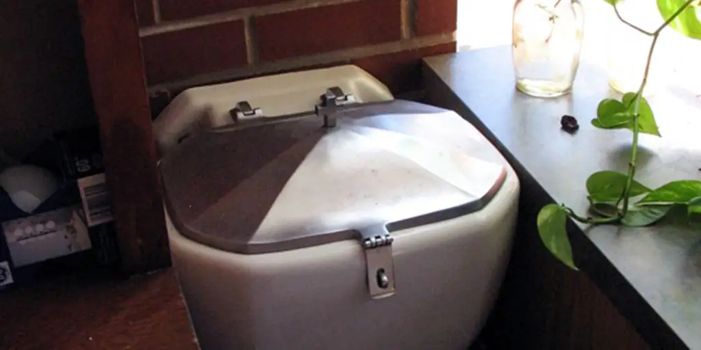 Зачем в ризнице специальная раковина?