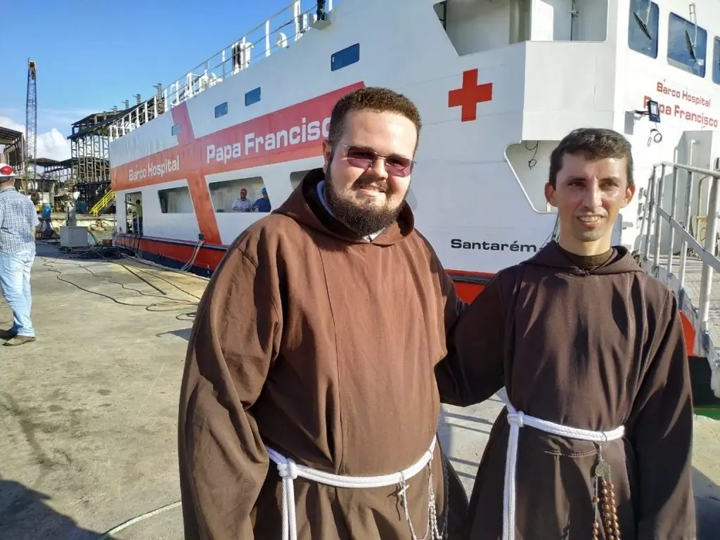 The 'Папа Франциск' Корабль-госпиталь присоединяется к борьбе с Covid-19