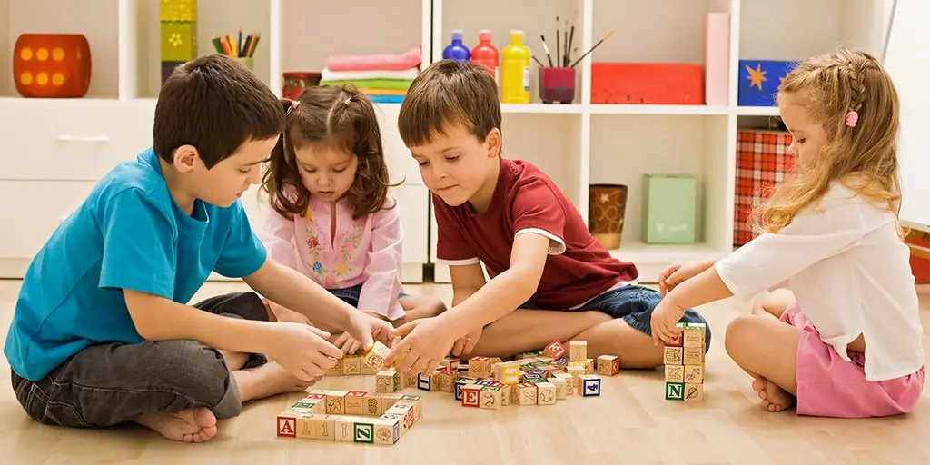 5 шагов, которые помогут вашим детям научиться играть самостоятельно