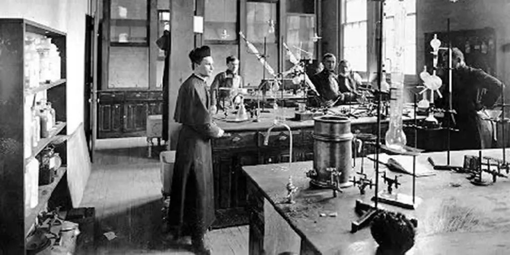 о. Юлиус Ньювланд