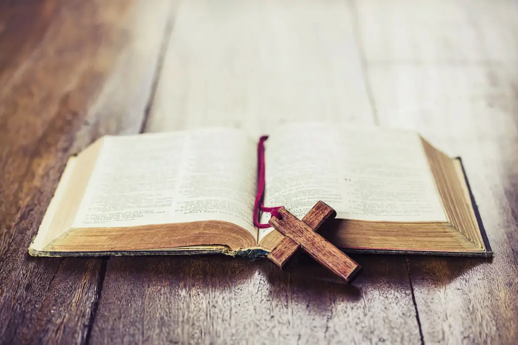 3 Библии, которые лучше всего иметь теолога на вашей полке