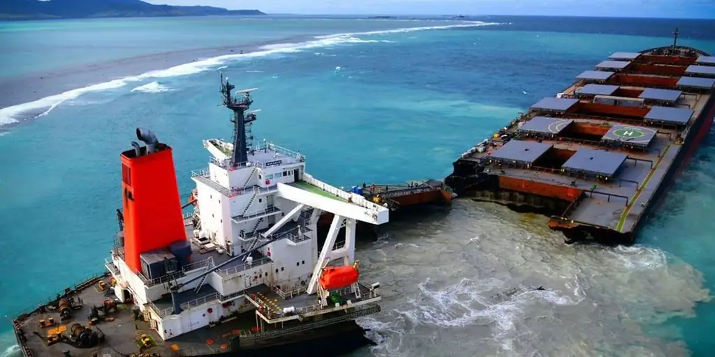 Папа скорбит о разливе нефти возле Маврикия, поскольку христиане объединяются, чтобы молиться за уважение творения