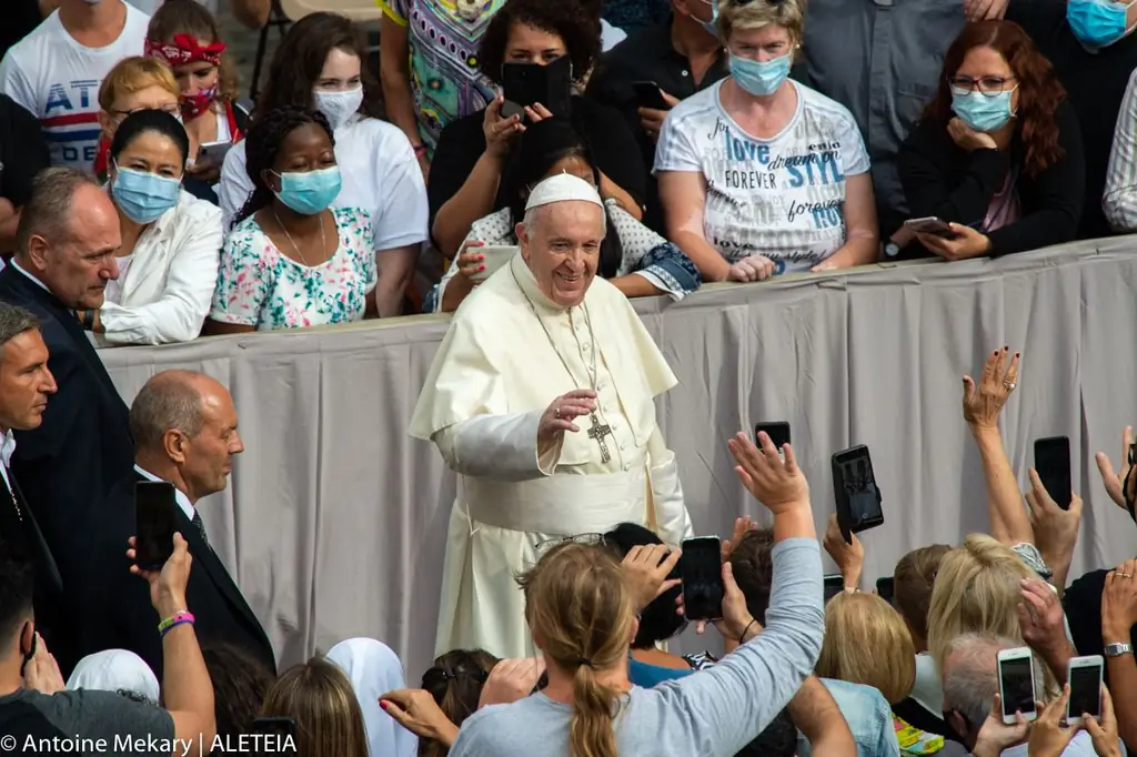 Папа отмечает, что рад снова быть с паломниками для аудитории