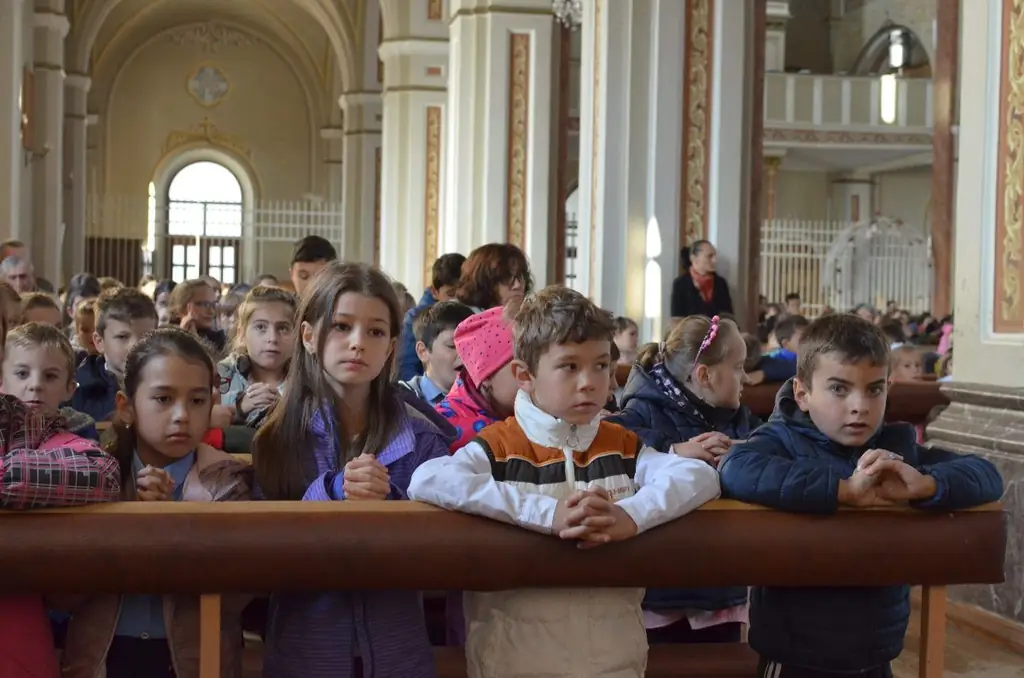 Один миллион детей, молящихся по розарию, может изменить мир