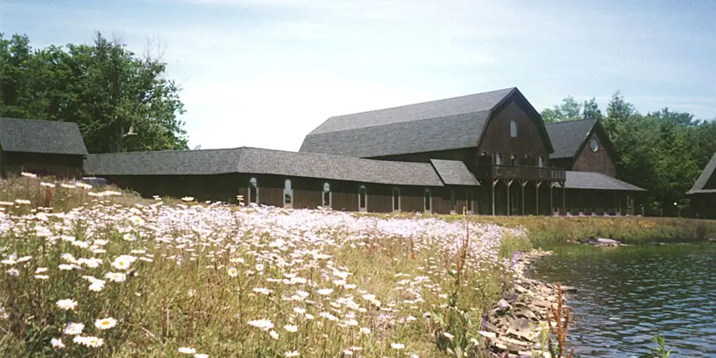 Нью-Йорк'красивый Вифлеемский монастырь – «сад Пресвятой Троицы»