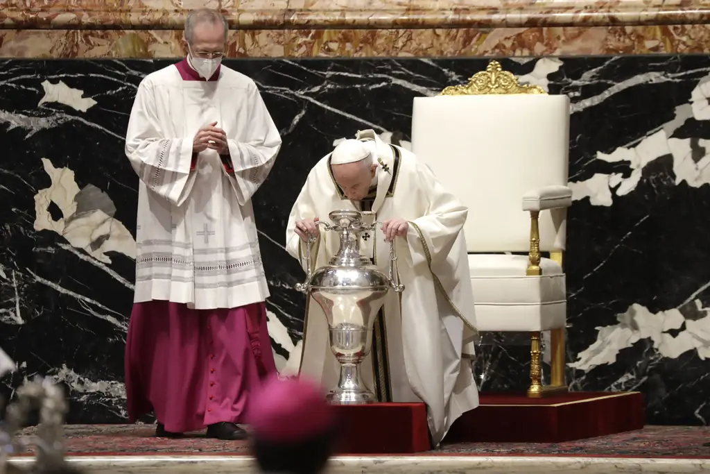 Крест не подлежит обсуждению: Полный текст проповеди Миропомазания Папы'