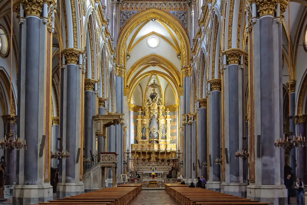 Посетите святые места Неаполя пешком