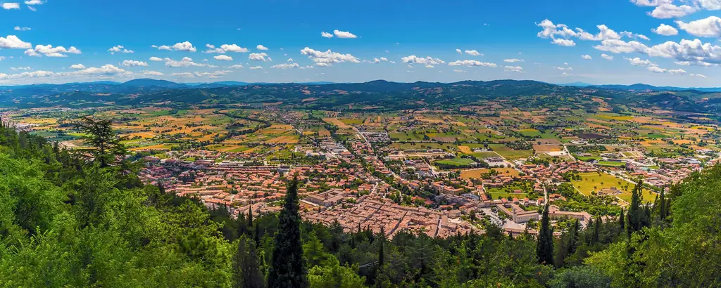(Слайд-шоу) Говорят, что Святой Франциск приручил дикого волка в этой итальянской деревне