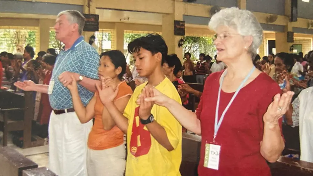 Когда эта пара решила спонсировать ребенка, они понятия не имели, что это стало началом прекрасной дружбы