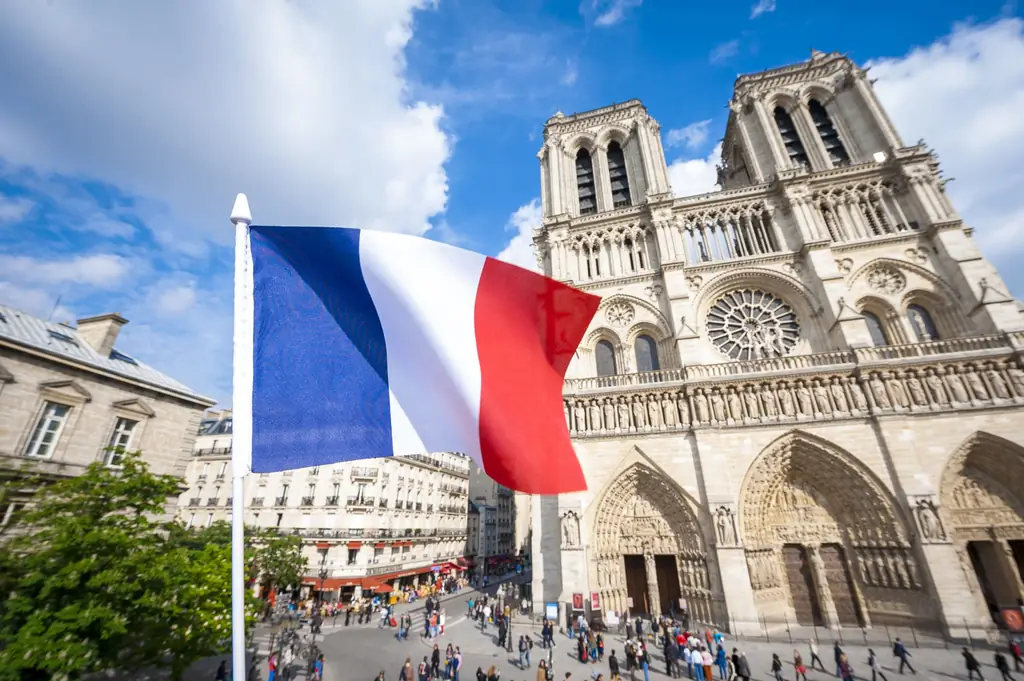 Президентские выборы во Франции: Католики сдвигаются вправо?