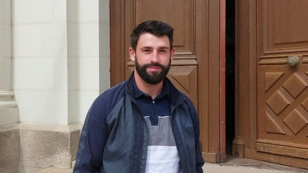 Он пережил падение с 50-футовой высоты благодаря тому, что церковь называет чудом