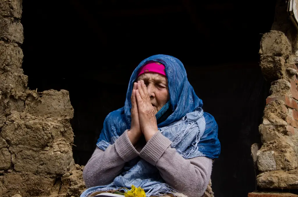 В Украине летают ракеты, но епископ говорит: я останусь с народом до самого конца