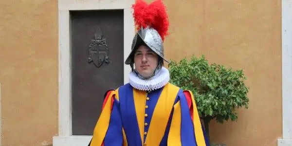 Познакомьтесь с одним из новых швейцарских гвардейцев: Марвином из Лозанны