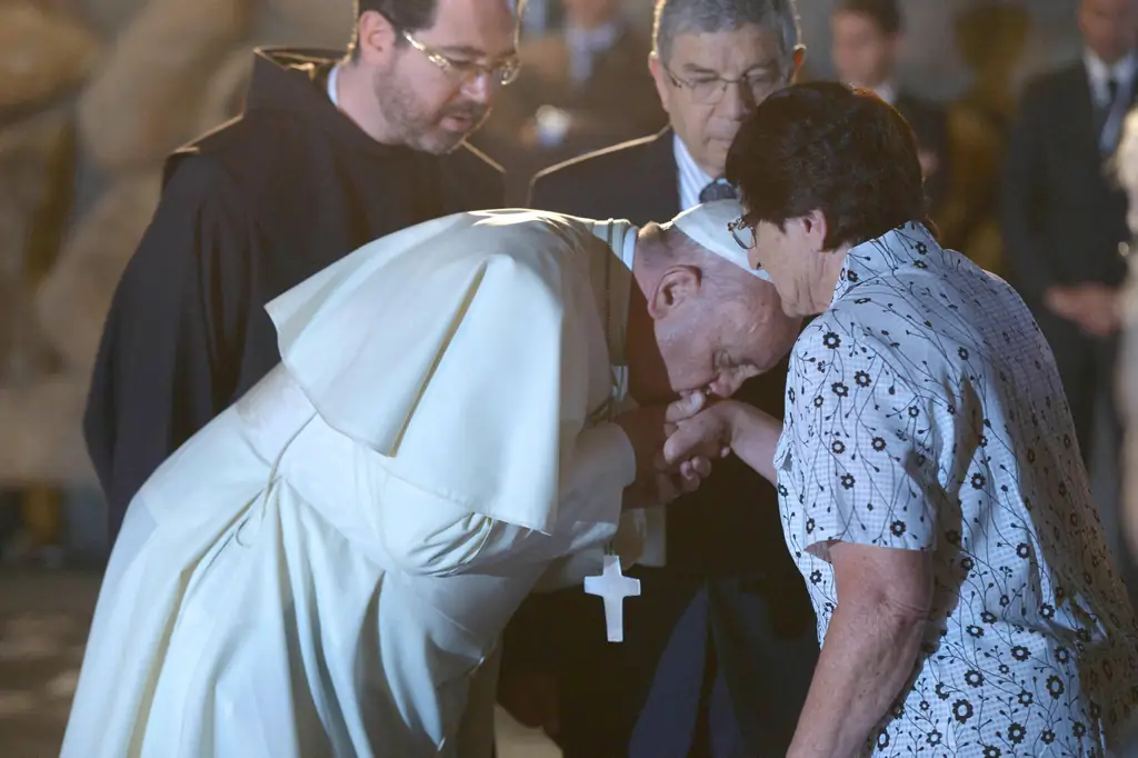 Папа Франциск и глава Израиля'мемориал Холокоста встретились в Ватикане