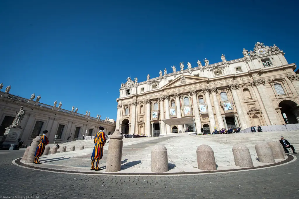 Откуда берутся деньги Ватикана's?