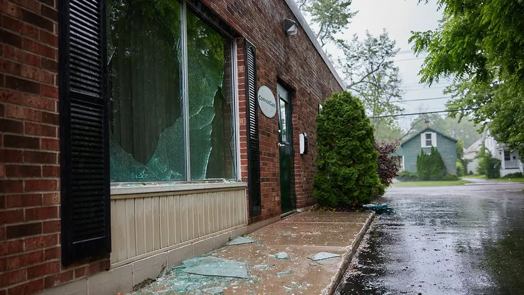 ФБР расследует нападения на центры защиты жизни и церкви